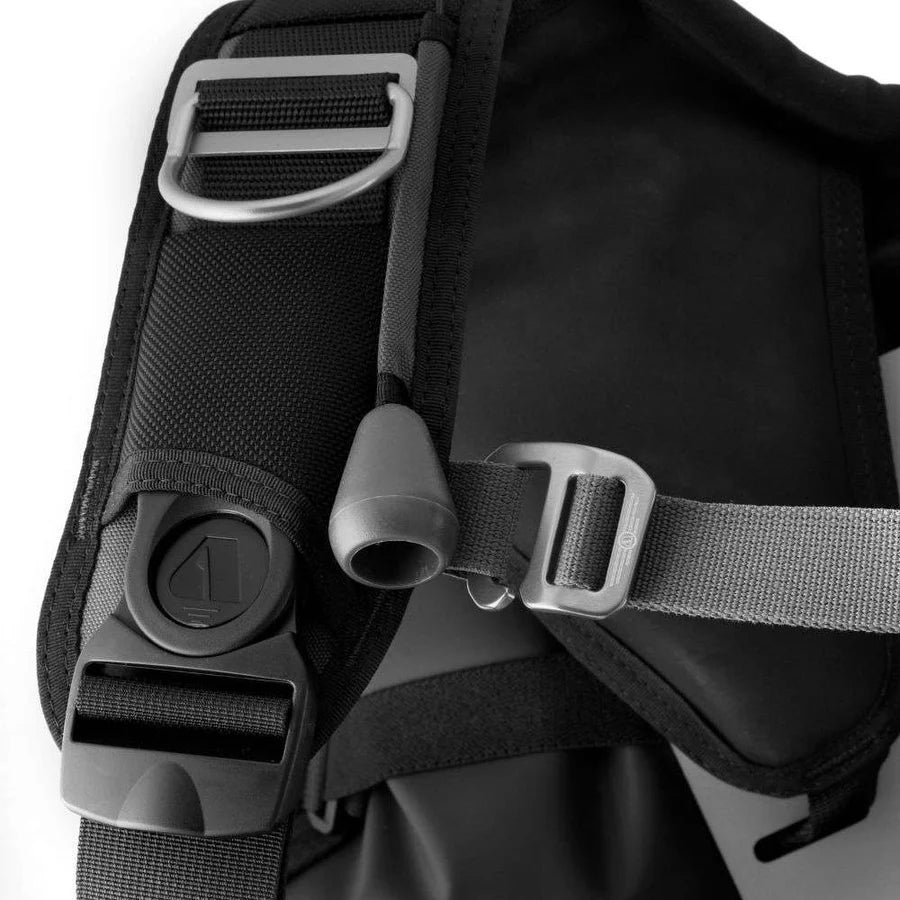 Apeks Exotec BCD Hybrid Back Inflation Scuba System Product Photo