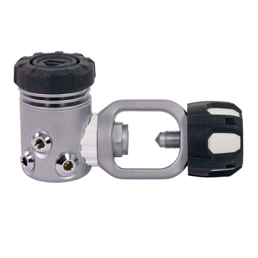 XL4+ Regulator DIN Lightweight Cold Water Performance Product Photo